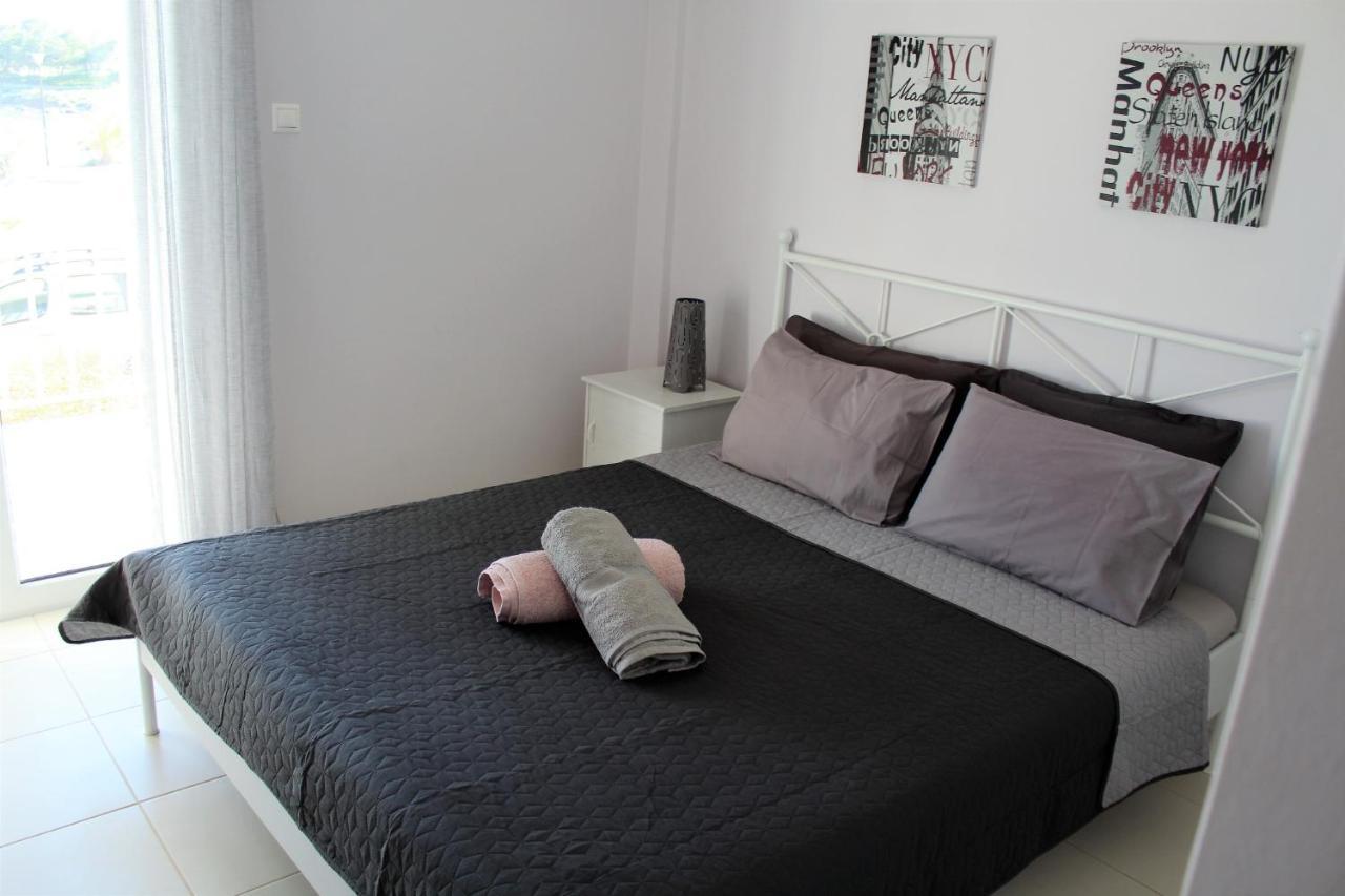 Apartments Mare Blu By The Sea. Porto Rafti Bagian luar foto